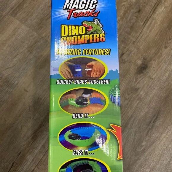 New!!! Magic Tracks Dino Chompers 172 Pcs 8Ft Tracks Raptor Car LED Chomp Action - Picture 2 of 5